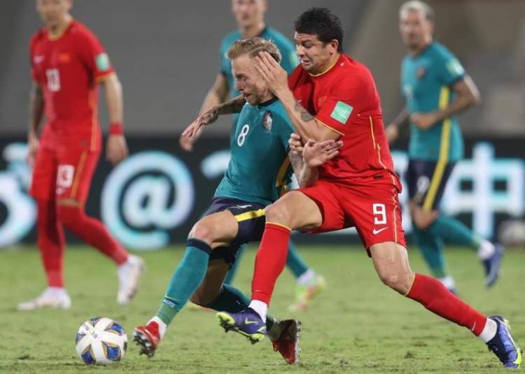 辟谣，并非与他人女友谈恋爱，埃纳社媒：一切都是剧本